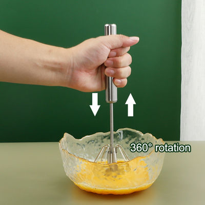 Gepersonaliseerde kleur Hand Push Mixer Creme Whipper Roterende semi-automatische roestvrijstalen ei-beater