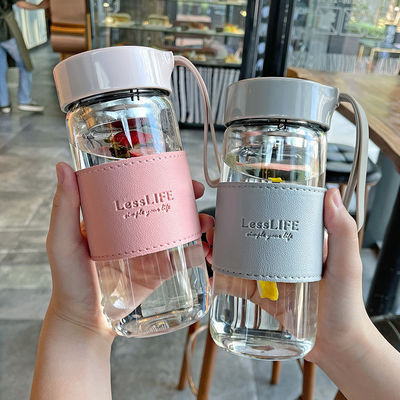 480 ml aangepaste borosilicaat glas waterfles met lederen mouw en thee-infuser