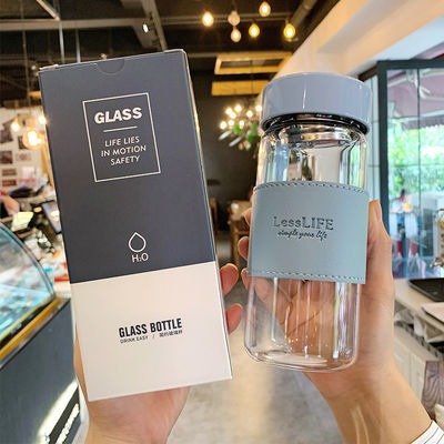 480 ml aangepaste borosilicaat glas waterfles met lederen mouw en thee-infuser