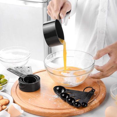 METINGSTOOLEN Professionele metingsbekers van kunststof met koffielepel