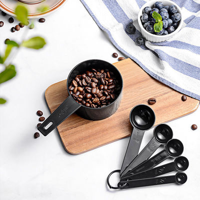 METINGSTOOLEN Professionele metingsbekers van kunststof met koffielepel