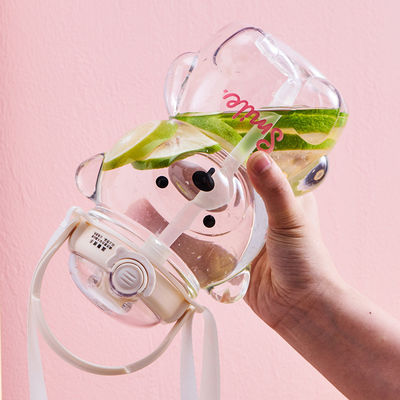 Zomerstudenten moeten schattig teddybeer hebben waterfles met stro en grote capaciteit