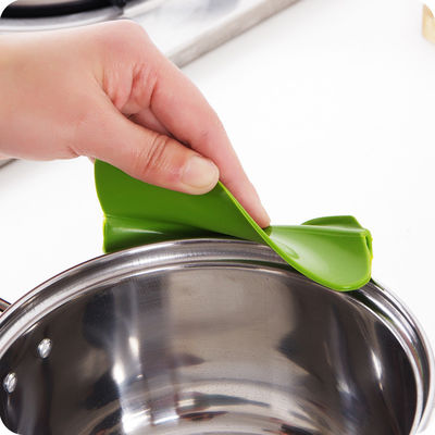 Keukengadgets Silicone anti-vervuiling lekpot met ronde mond rand deflector 20g