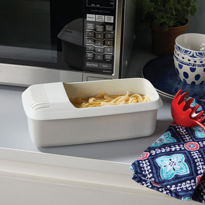 Gemakkelijke, op maat gemaakte microwavepasta-kok voor het spatsen van spaghetti-noedels