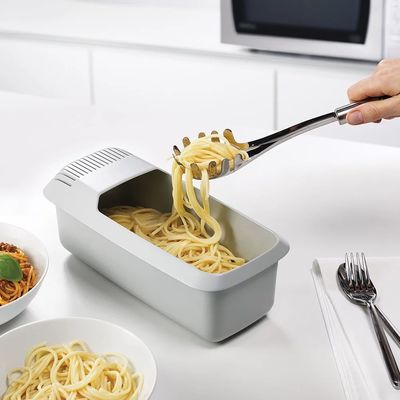 Gemakkelijke, op maat gemaakte microwavepasta-kok voor het spatsen van spaghetti-noedels