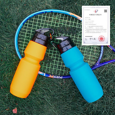 750 ml anti-corrosie bedekte siliconen waterfles voor reizen en sport Aanpasbaar