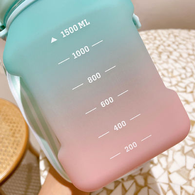 Back to School Essential Geïsoleerde Waterfles met tijdmerker en stro