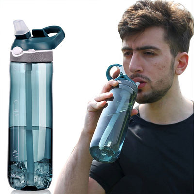 Accessoires WITH LID Outdoor Gym Sports Waterfles met stro en BPA-vrij plastic